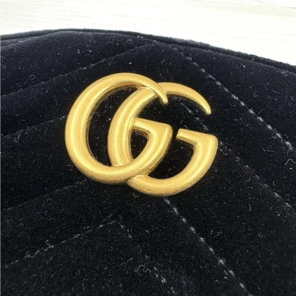 Gucci Black Leather Belt with Gold Buckle - Picture 3 of 15